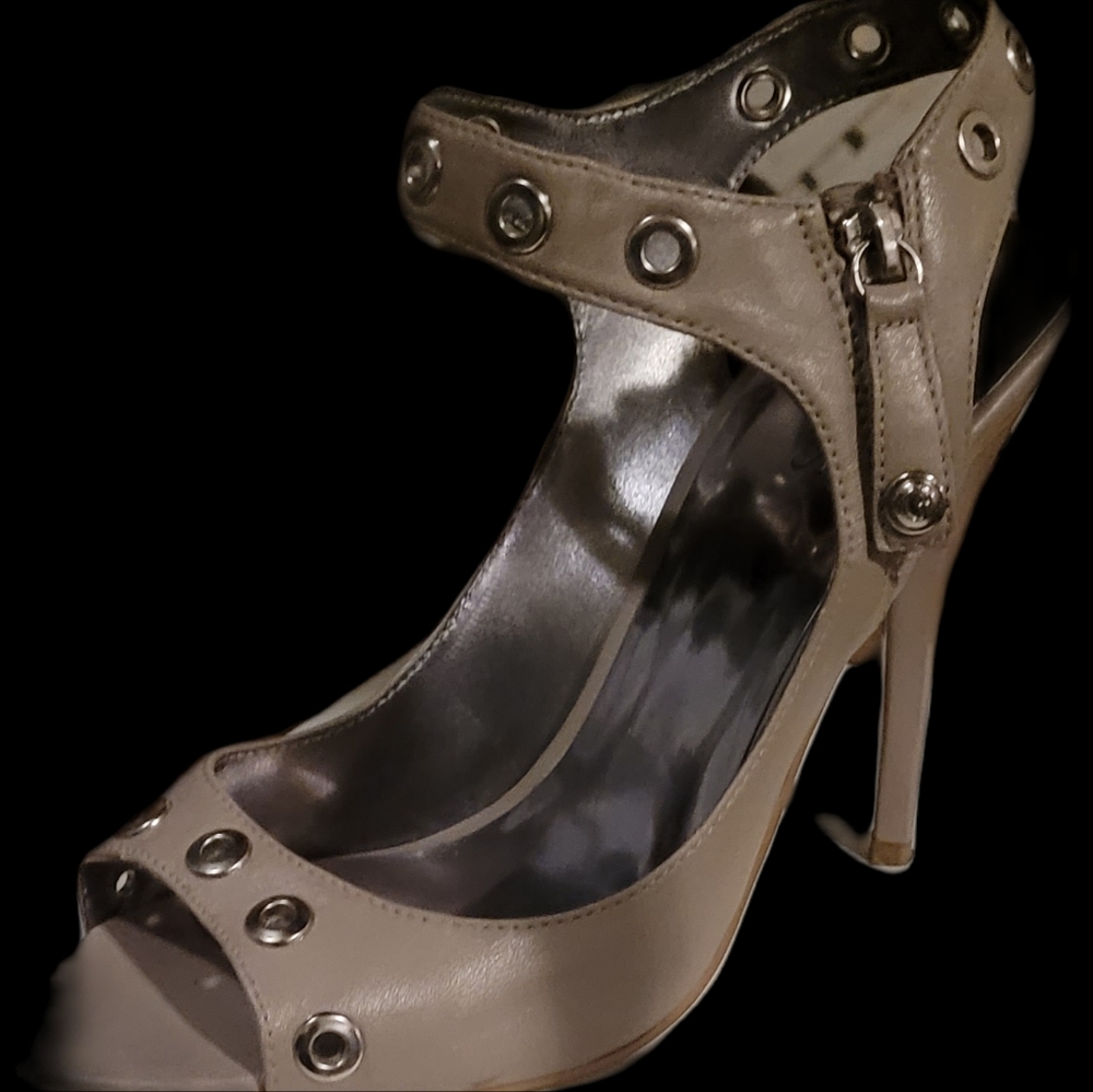 GUESS Heels, sz 8 1/2